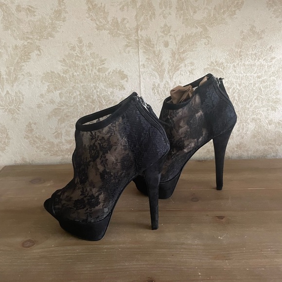 Bebe lace platform heels - Picture 3 of 9